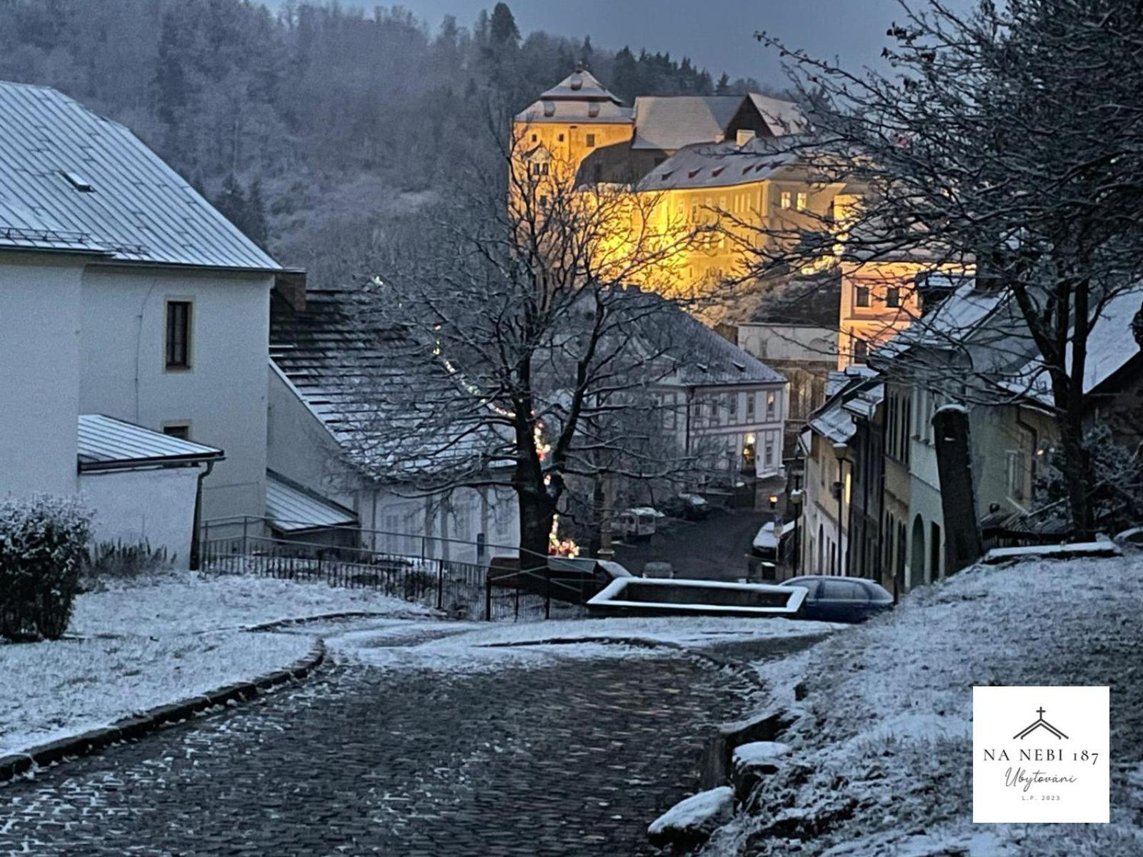 Апарт готель Na Nebi 187 Бечов-над-Теплоу Екстер'єр фото